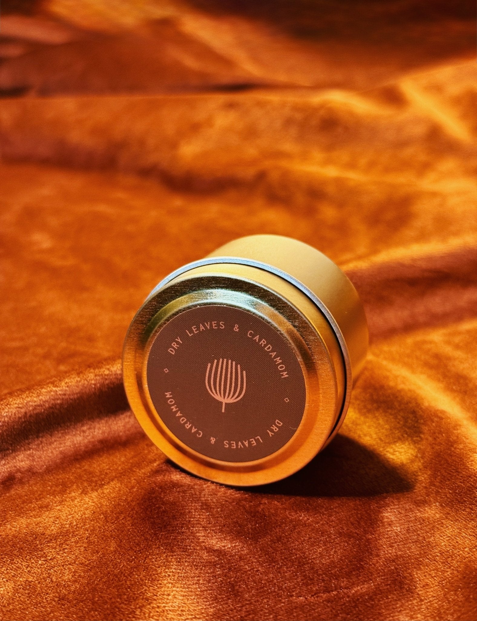 Dry Leaves & Cardamom sample candle tin