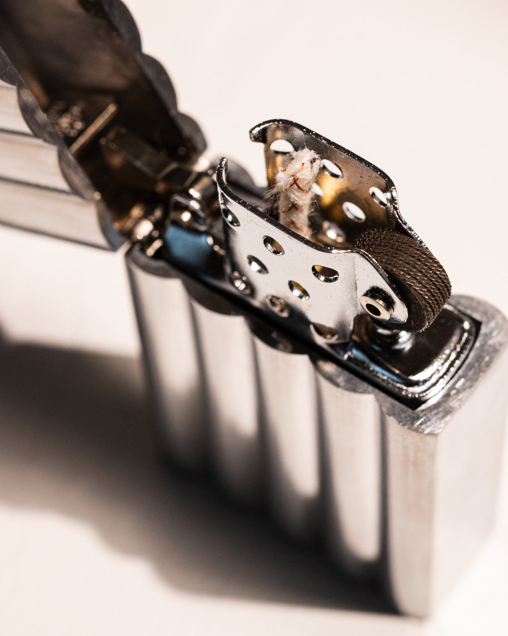 Tsubota Pearl Hard-Edge Aluminum Wave Lighter