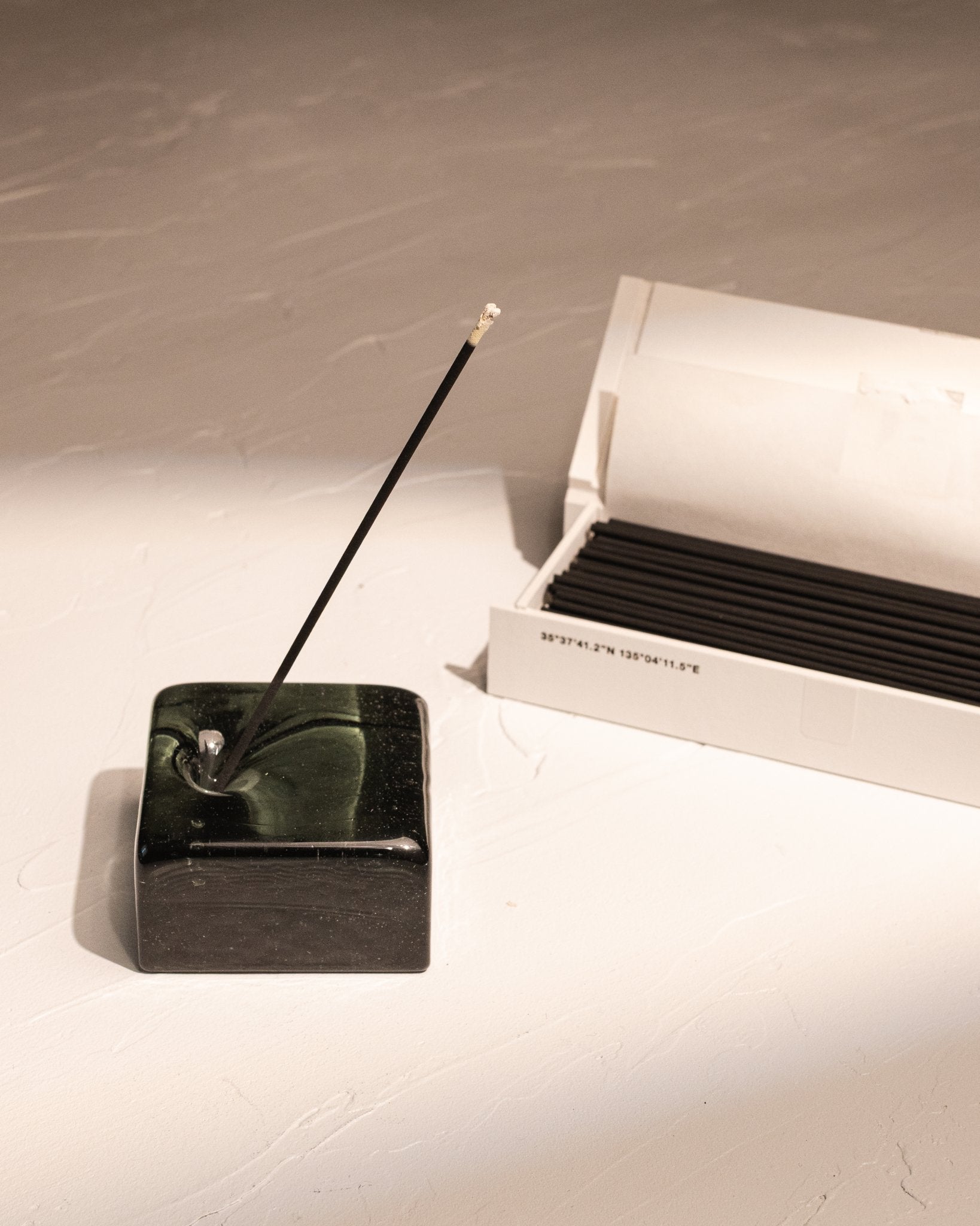 IYÉ No. 001 Birth coreless incense with handmade recycled glass incense holder