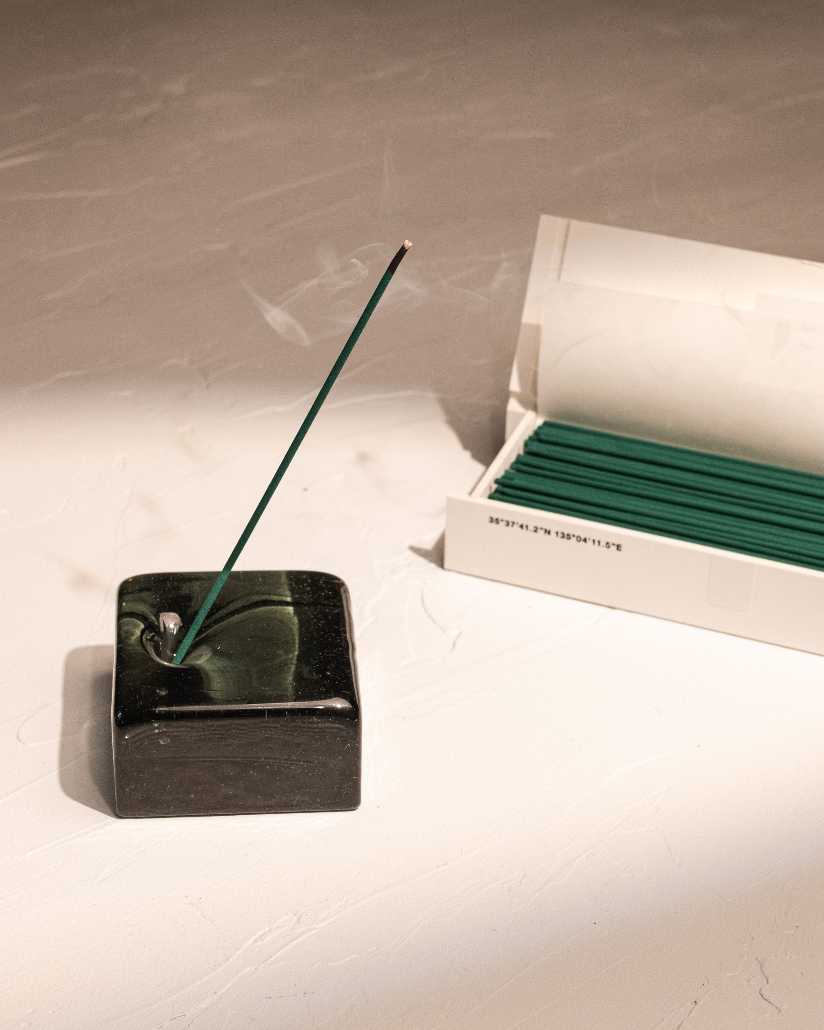 IYÉ No. 009 Cedarwood coreless incense with handmade recycled glass incense holder