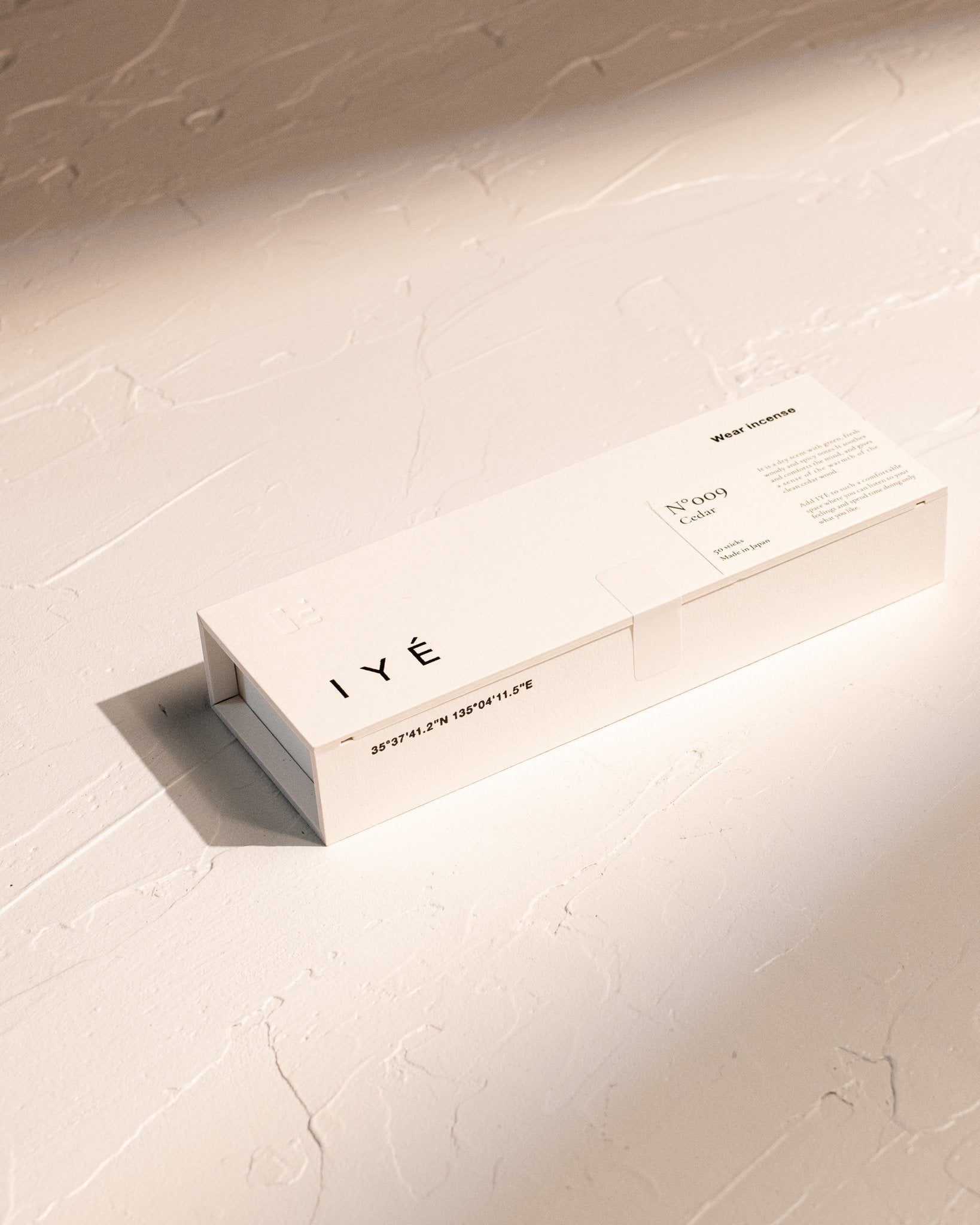 IYÉ No. 009 Cedarwood incense box, handmade on Awaji Island, Japan