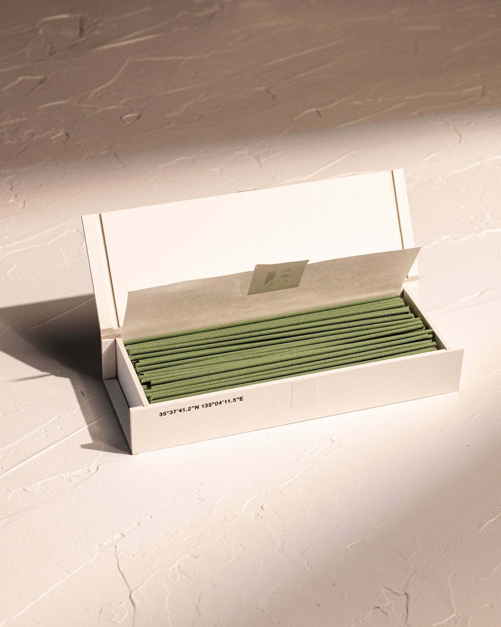 Open box of IYÉ No. 007 Sandalwood coreless incense, handmade in Japan