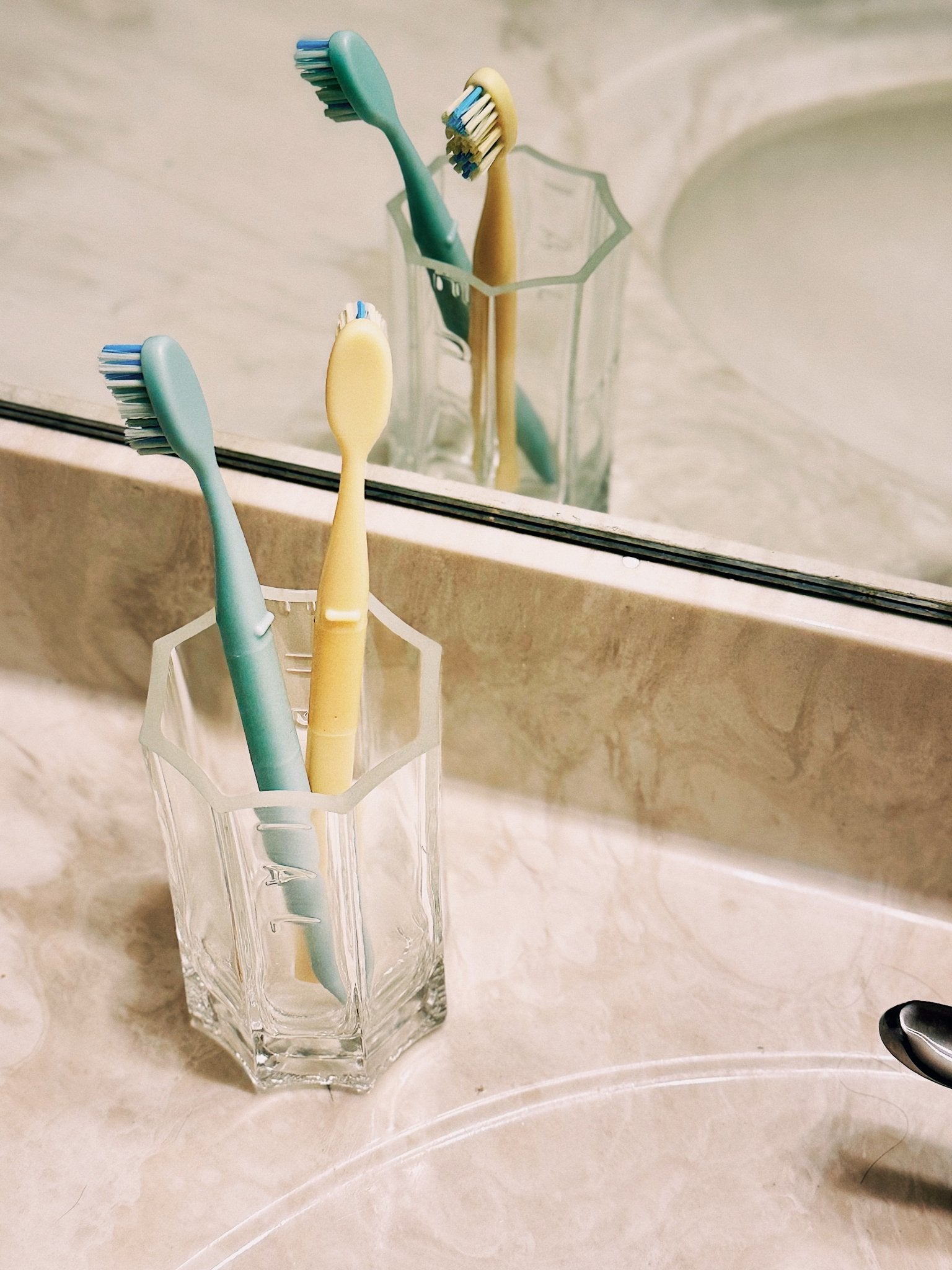 Here this glass works as a toothbrush holder, showing how easily it fits into everyday routines.