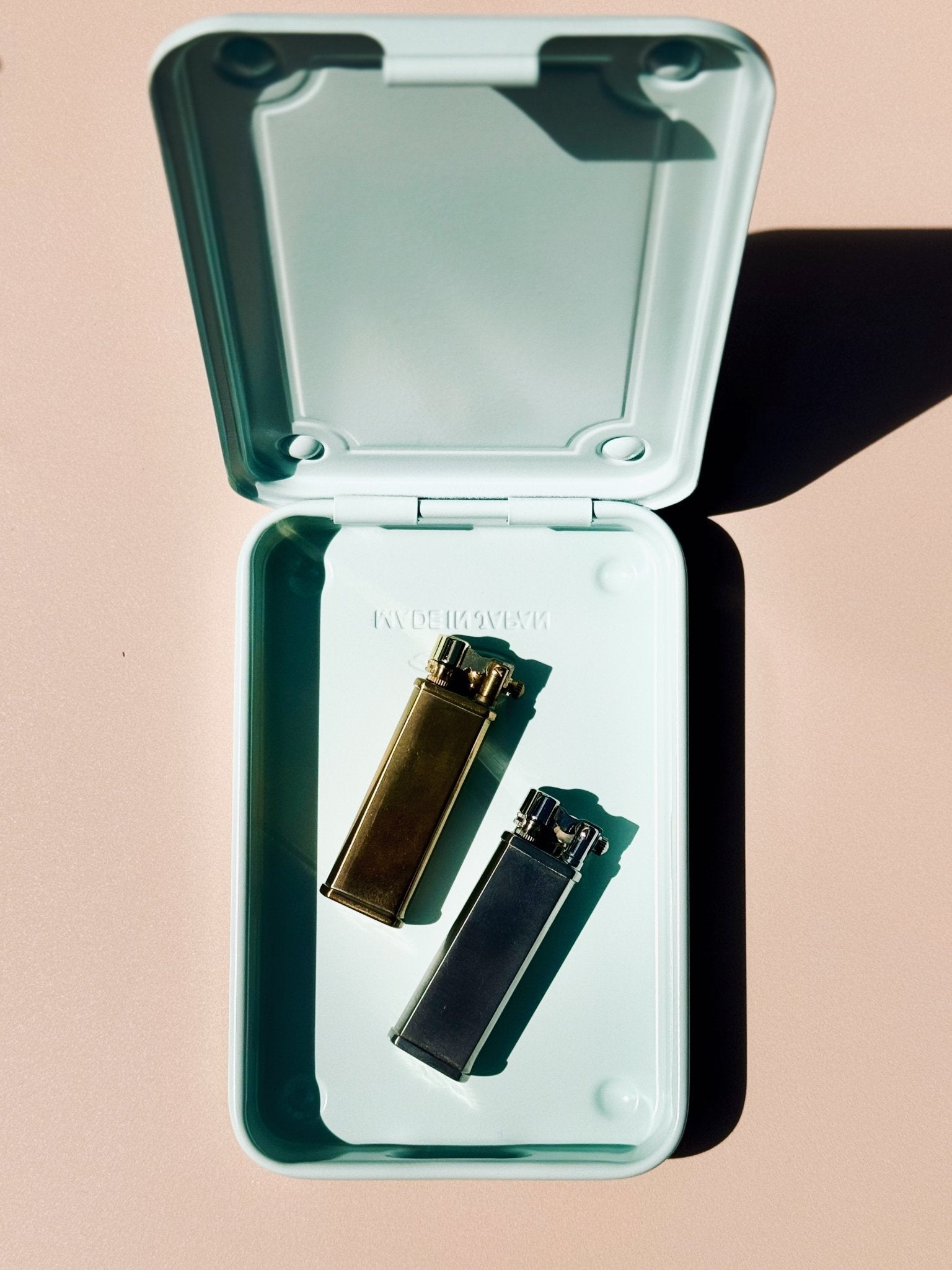 Toyo Steel T-152 box in "glacier" top view with Bolbo lighters