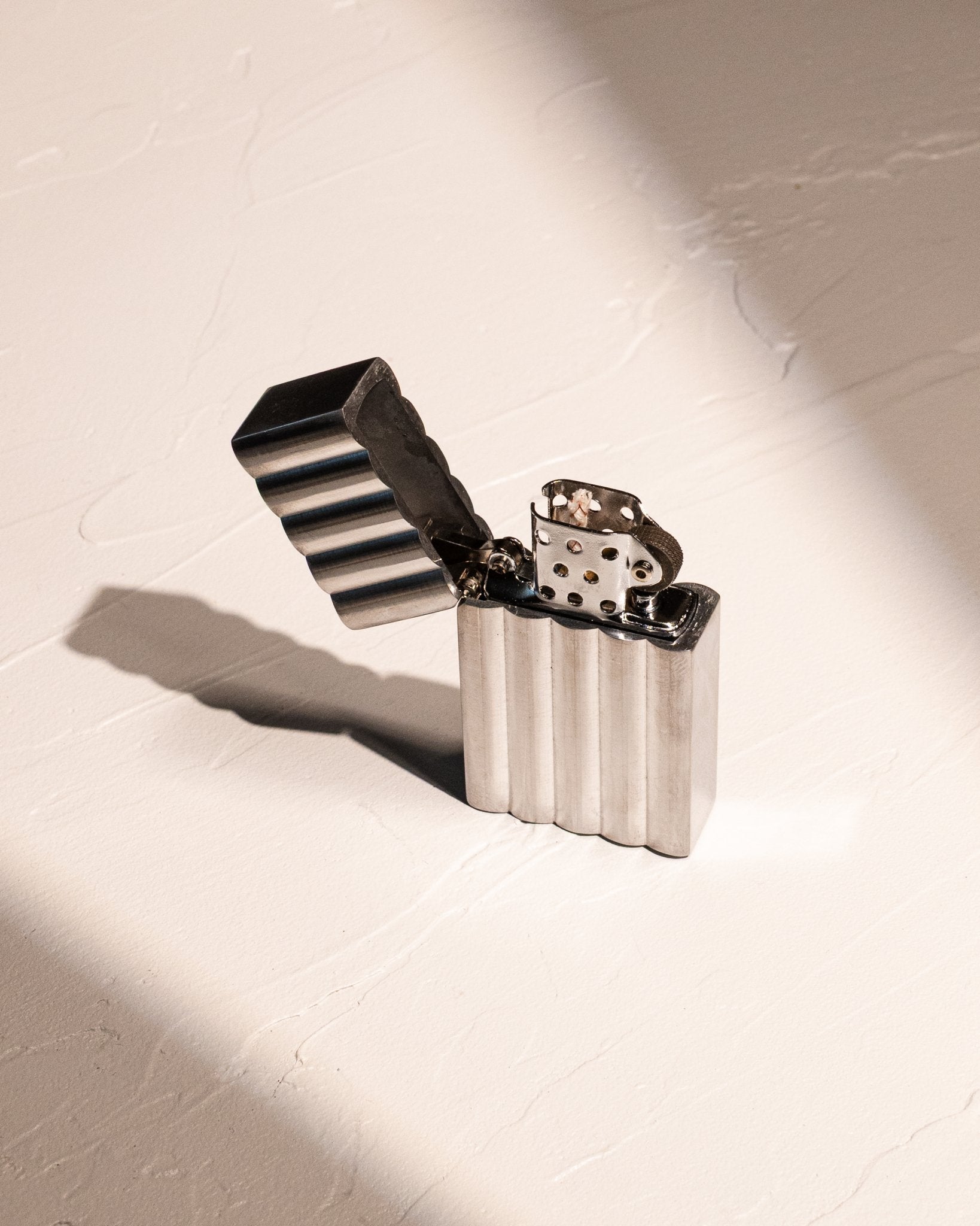 Tsubota Pearl Hard-Edge Aluminum Wave Lighter