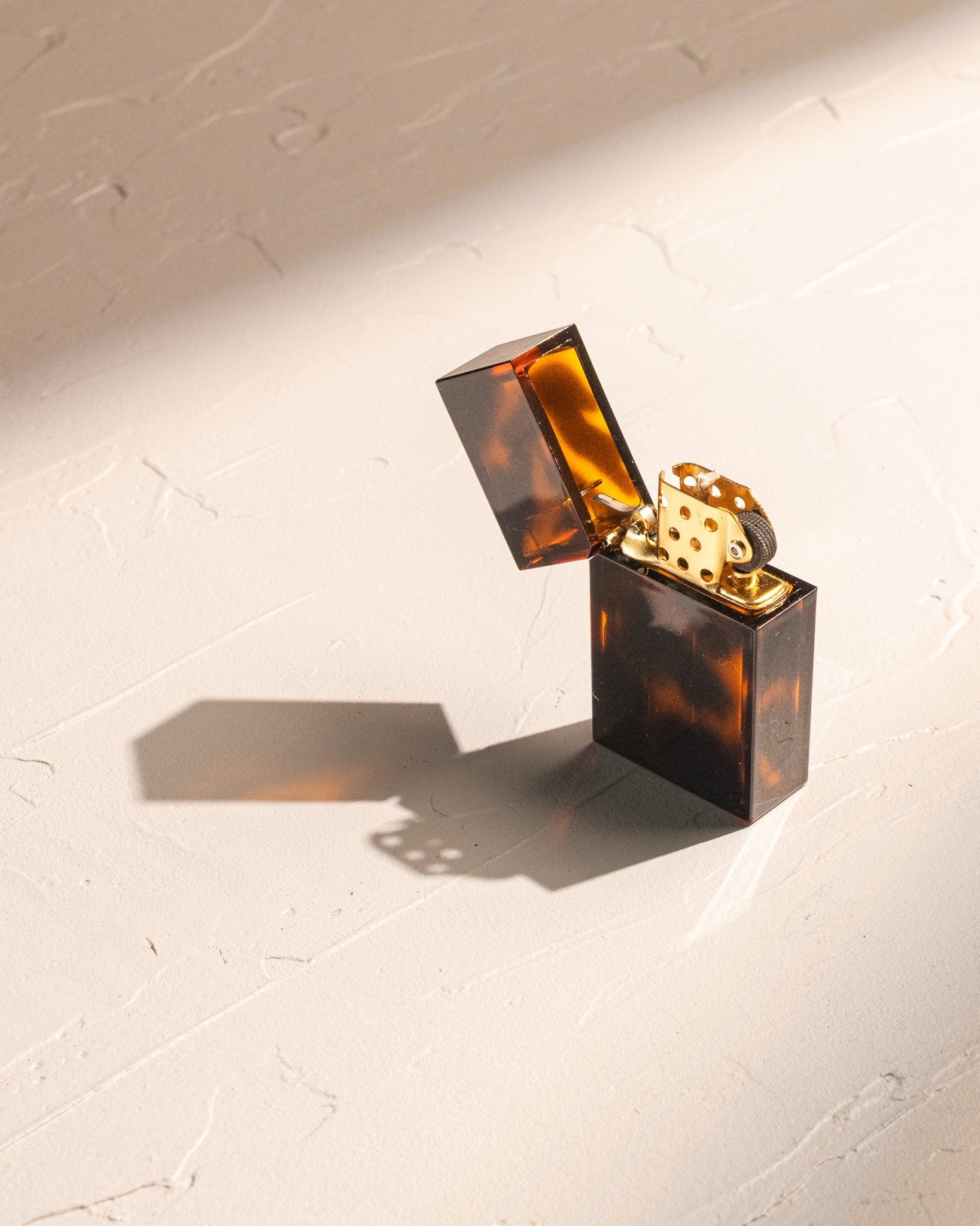 Amber Tsubota Pearl Hard-Edge Marble lighter